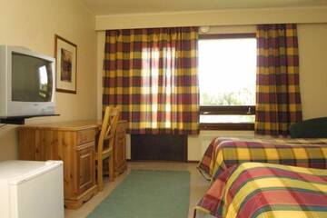 Фото номера Двухместный номер с 2 отдельными кроватями Мотели Motel Patalahti г. Йямся 19